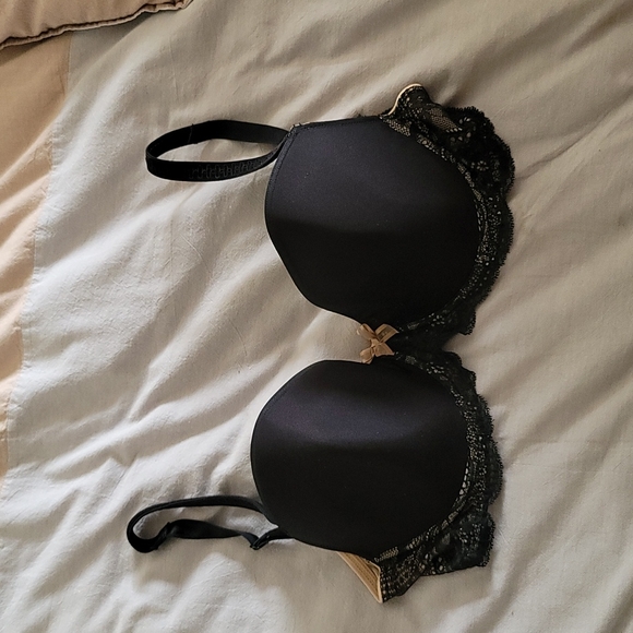 Le Mystere Other - Le Mystere 36D Black and Gold Bra Never Worn